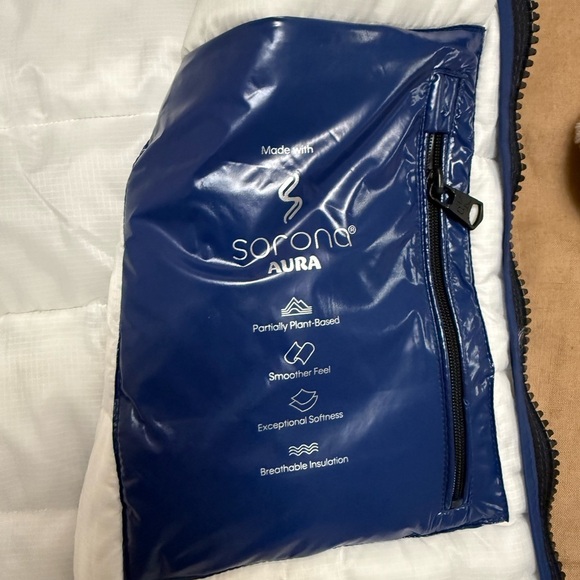 NEW Calvin Klein Sorona Aura Men's Blue Puffer Vest with breathable insulation - Picture 7 of 12